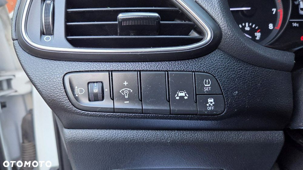 Hyundai i30 1.4 Classic + - 19