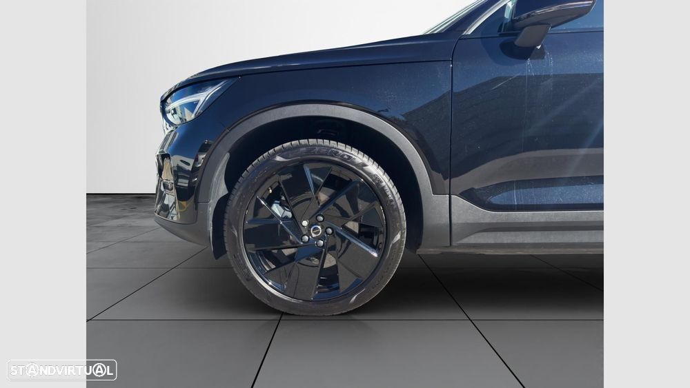 Volvo EX40 82 kWh Single Motor Extended Range Black Edition - 9