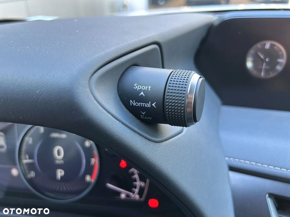Lexus UX 200 GPF F Impression 2WD - 23