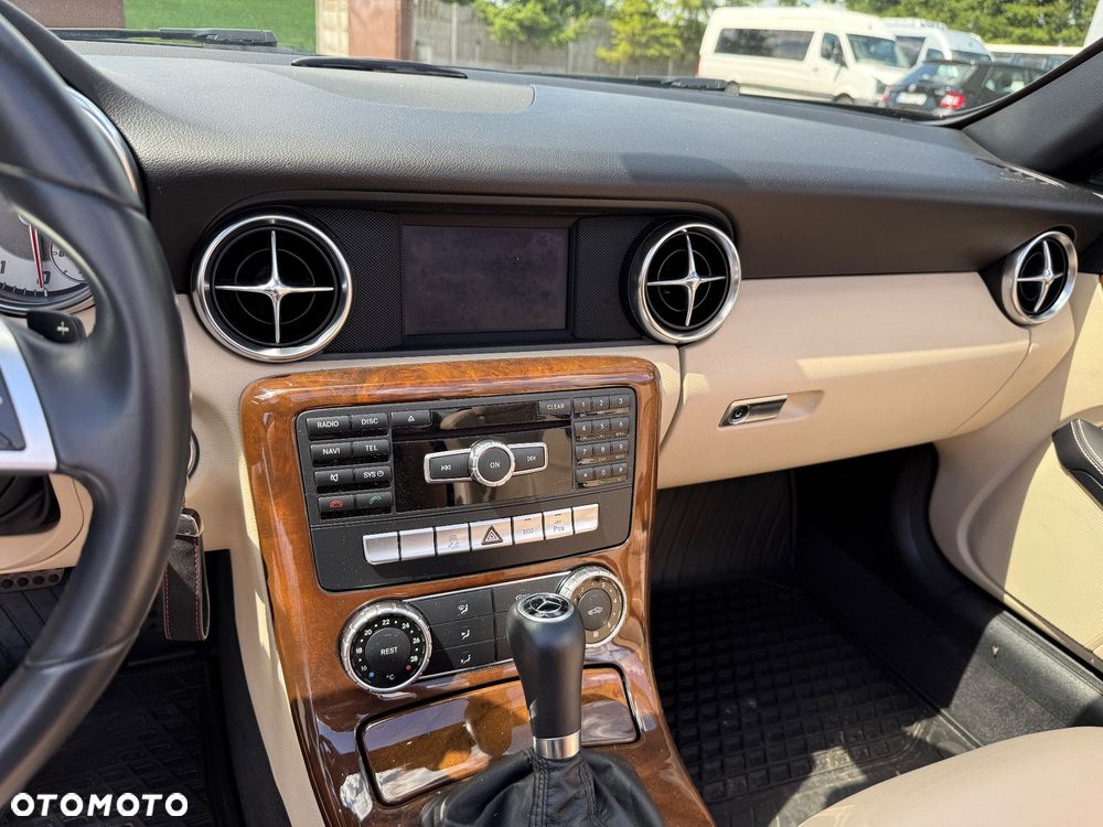 Mercedes-Benz SLK 200 (BlueEFFICIENCY) 7G-TRONIC - 17
