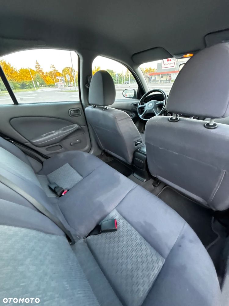 Nissan Almera 1.5 Base - 13