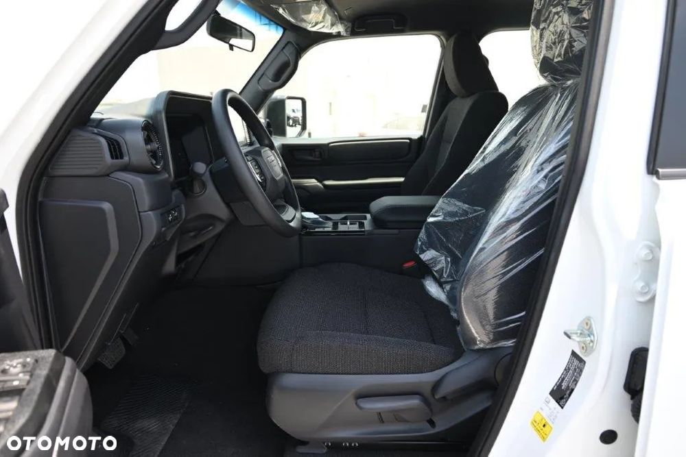 Toyota Land Cruiser - 22
