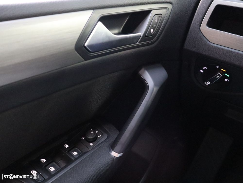 VW Touran 2.0 TDI Confortline DSG - 21