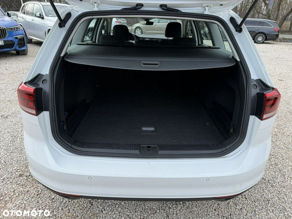 Volkswagen Passat - 22