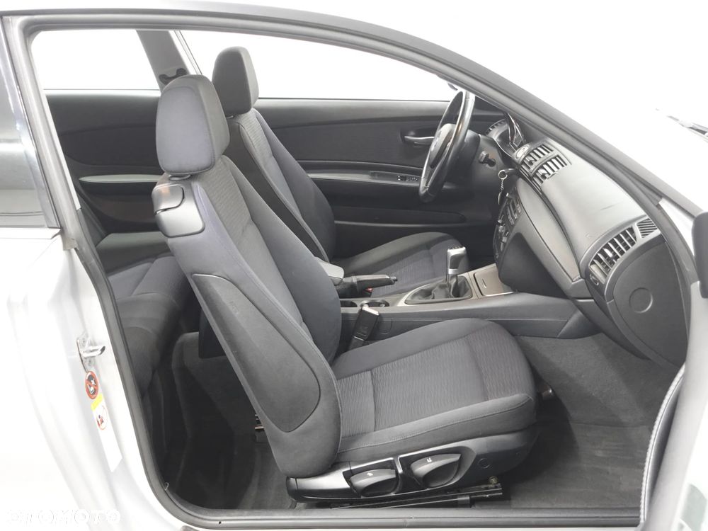 BMW Seria 1 118i - 23