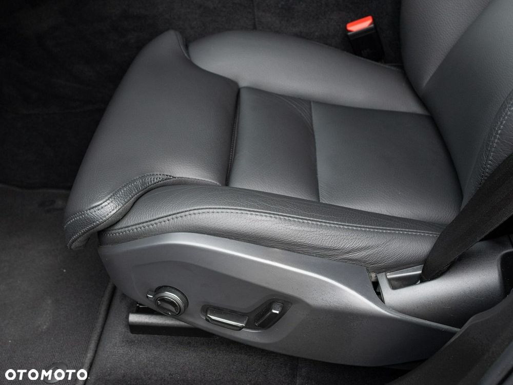 Volvo XC 60 B4 B Plus Bright - 11