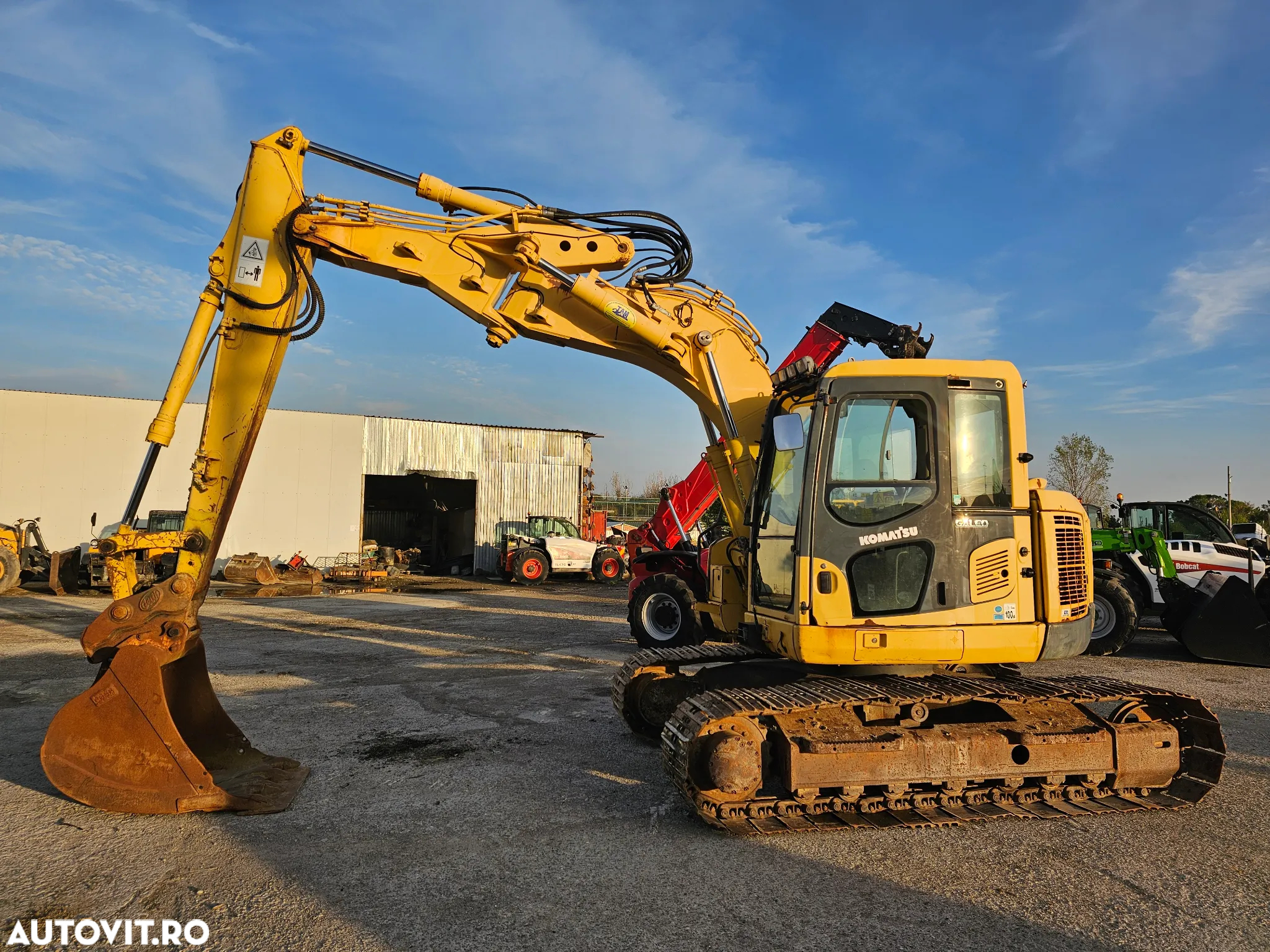 Komatsu PC 138 USLC-8 excavator pe senile compact - 10