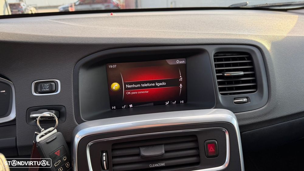 Volvo V60 2.4 D6 Momentum AWD Phev - 34