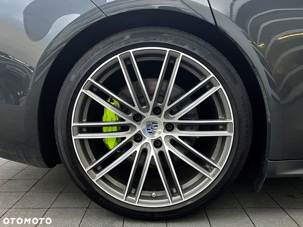 Porsche Panamera 4 E-Hybrid - 16