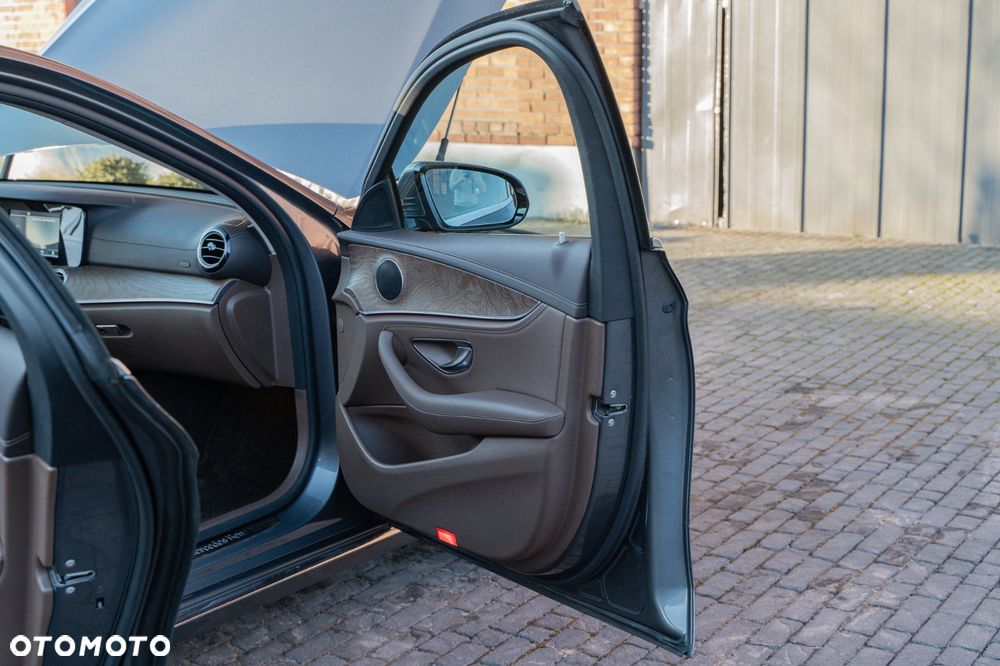 Mercedes-Benz Klasa E 220 d 4-Matic Business Edition 9G-TRONIC - 11