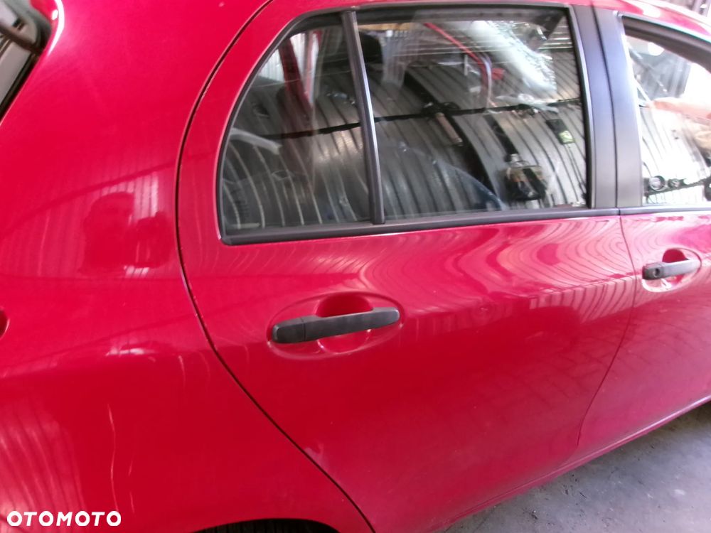 DRZWI P.T  TOYOTA YARIS II 3P0 3PO - 2