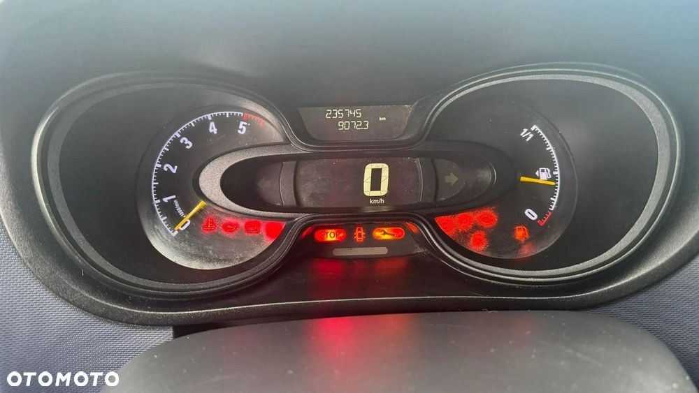 Opel Vivaro - 12