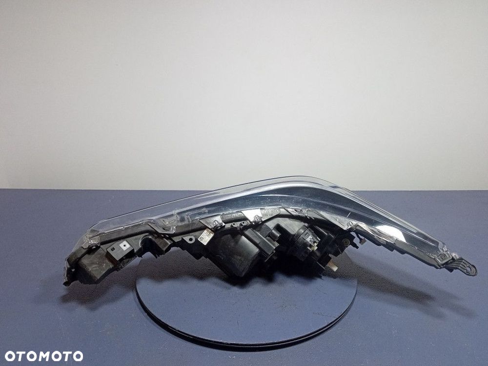 TOYOTA COROLLA E21 LIFT HB REFLEKTOR PRAWY LAMPA PRZÓD LED EU 81110-02X10 - 2
