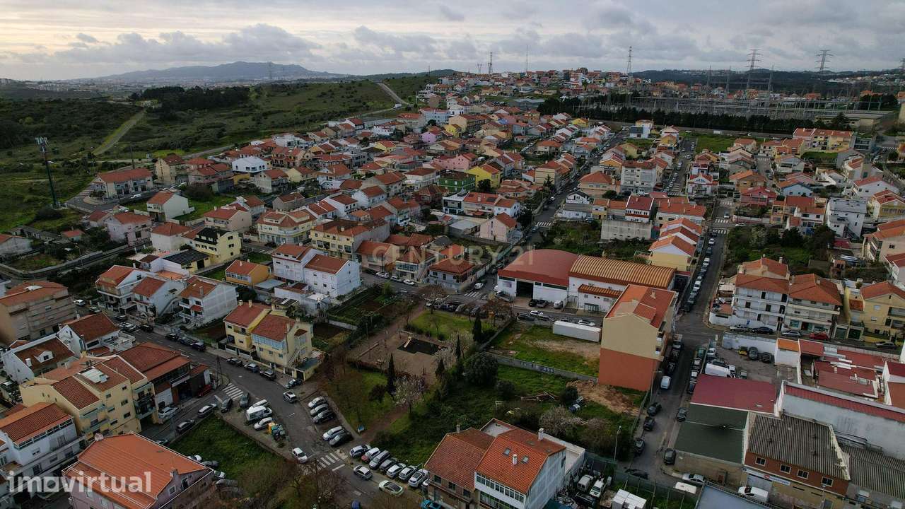 Terreno Urbano Para  Construção de 2 Moradias – Amadora - Grande imagem: 2/16