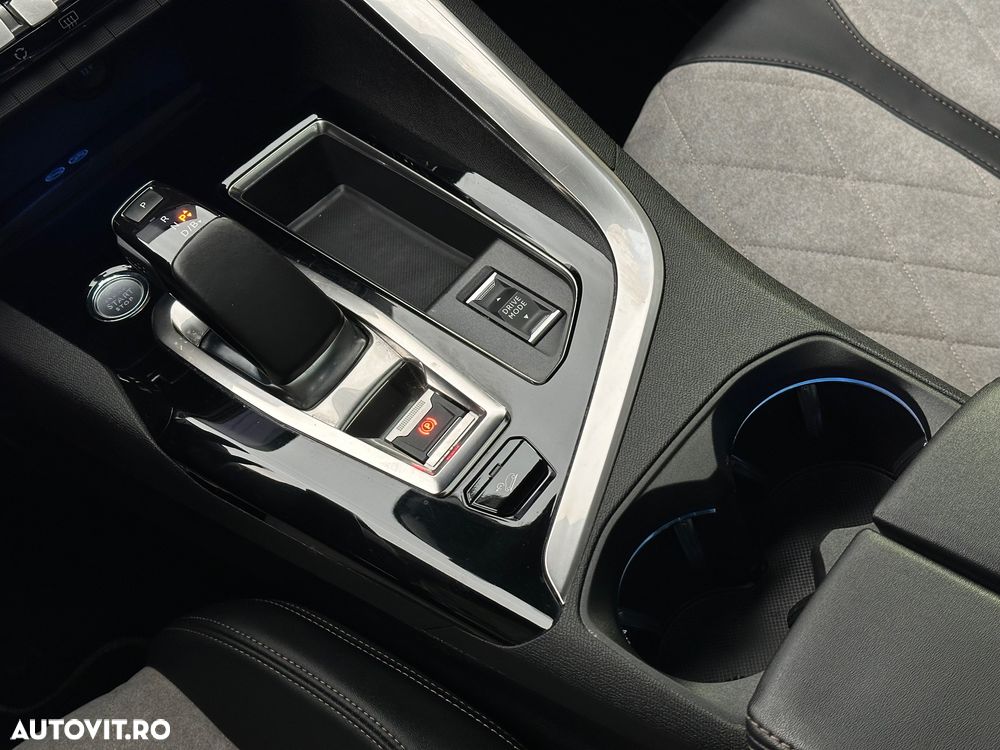 Peugeot 3008 PHEV EAT8 4X4 GT Pack - 11