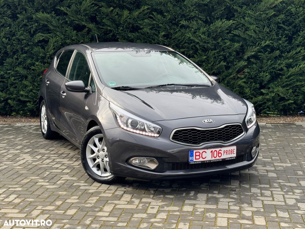 Kia Ceed 1.6 CRDi 128 Fifa World Cup Edition - 3