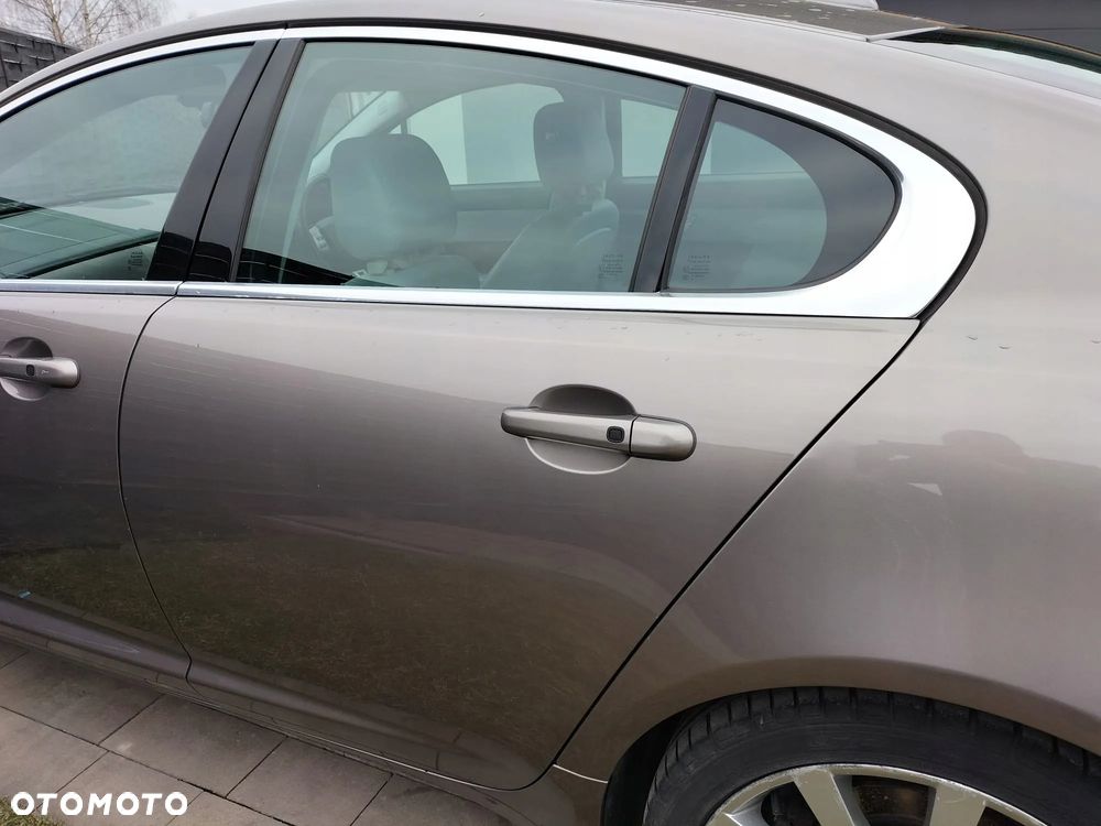 DRZWI LEWY TYŁ TYLNE KOMPLETNE LMO ORYGINALNY LAKIER JAGUAR XF X250 SEDAN - 1