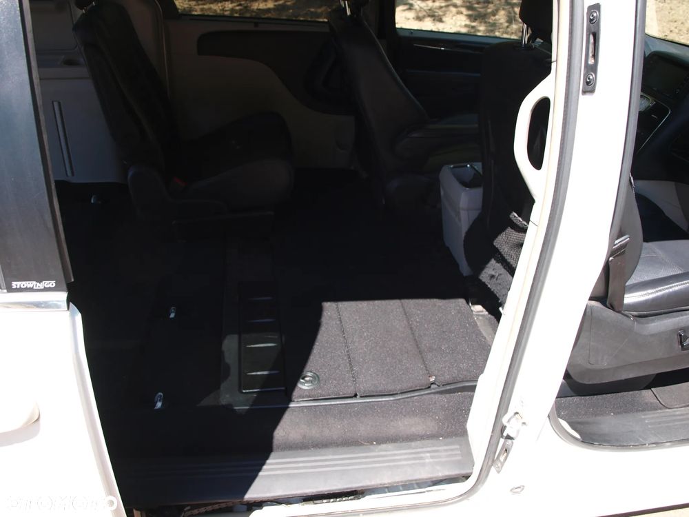 Chrysler Town & Country 3.6 Touring - 14
