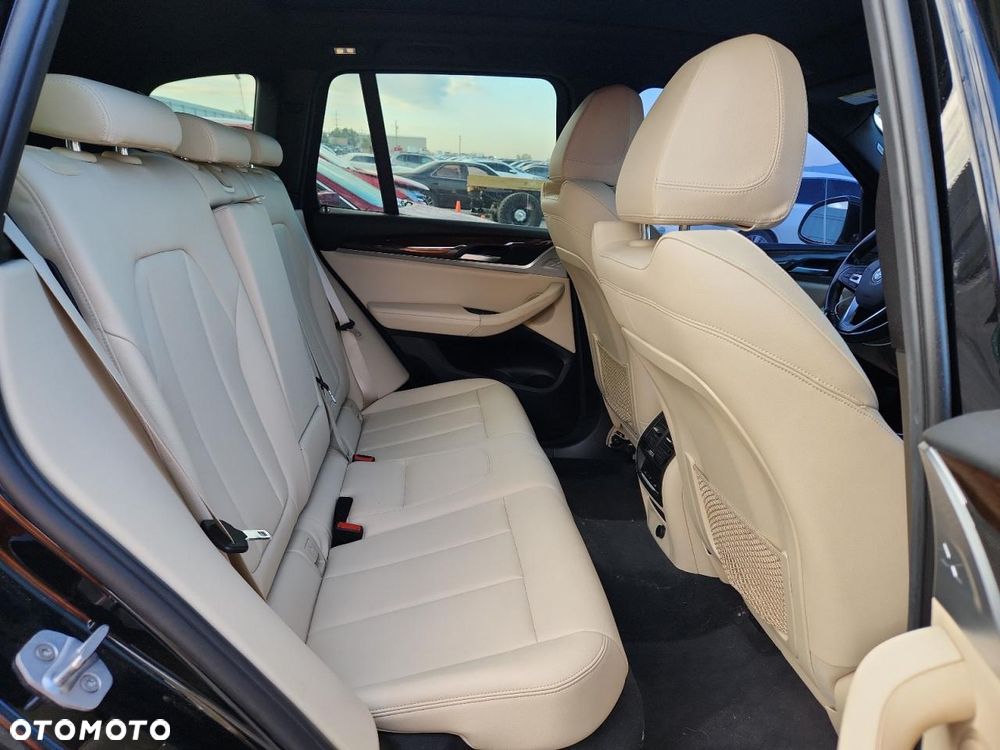 BMW X3 xDrive30i Advantage - 12