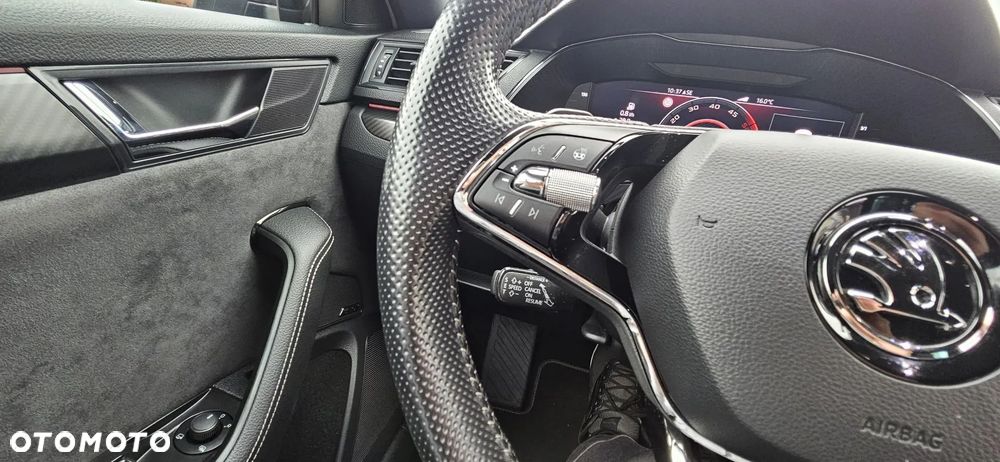 Skoda Superb 2.0 TDI DSG Sportline - 33