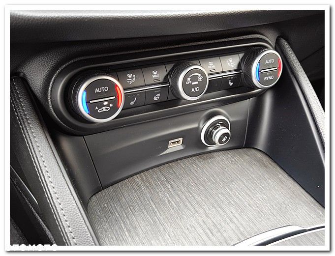 Alfa Romeo Stelvio 2.0 Turbo 16V AT8-Q4 Executive - 29