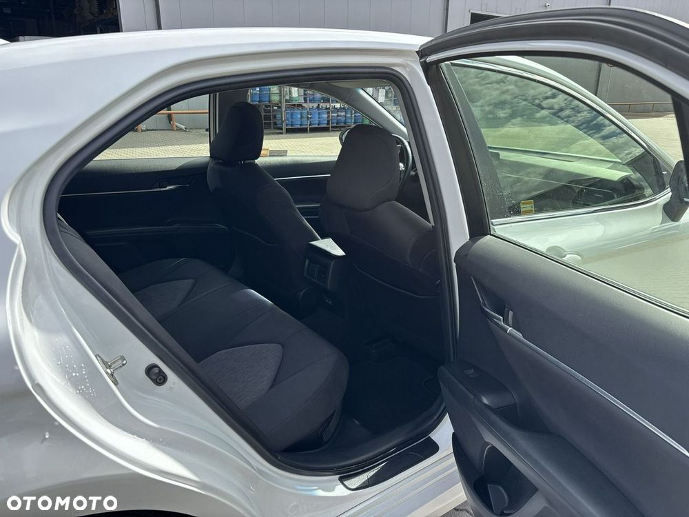 Toyota Camry 2.5 Hybrid Comfort CVT - 18