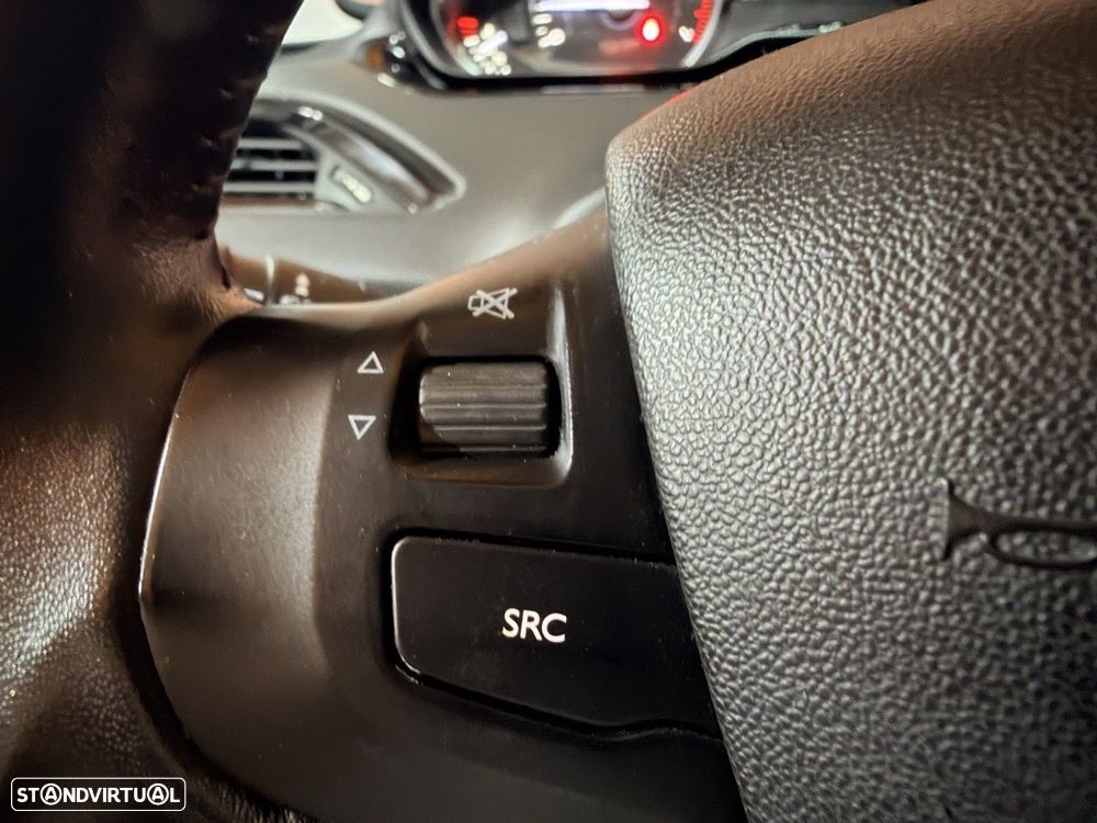 Peugeot 208 1.2 PureTech Signature - 18