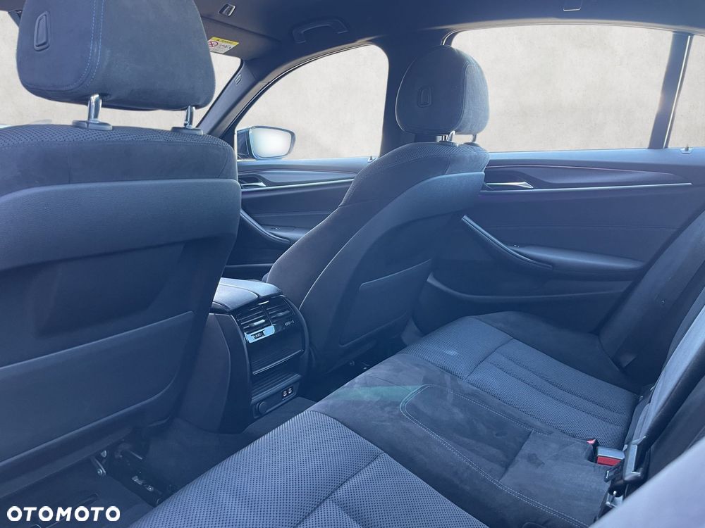 BMW Seria 5 530i GPF xDrive M Sport sport - 24