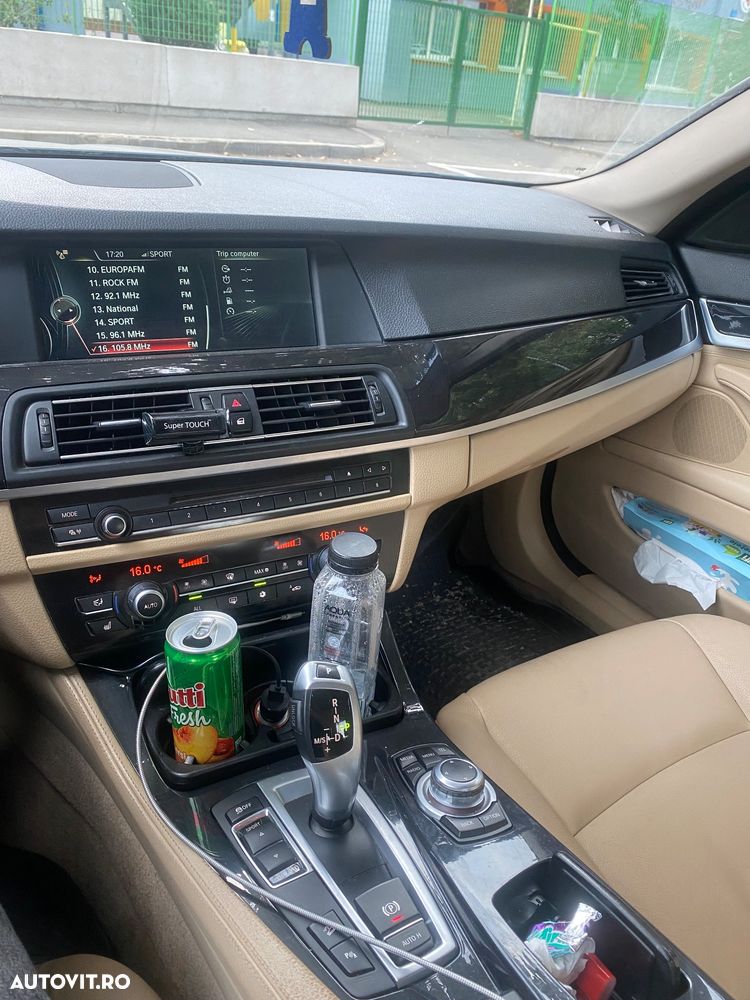 BMW Seria 5 525d xDrive - 12