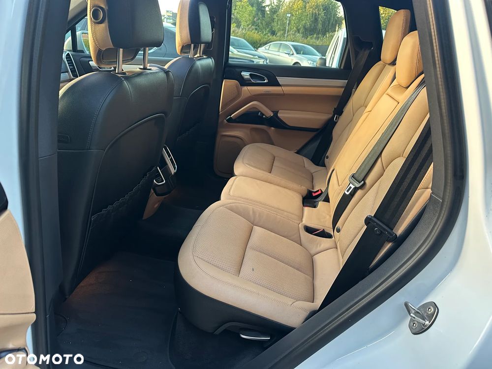 Porsche Cayenne - 29