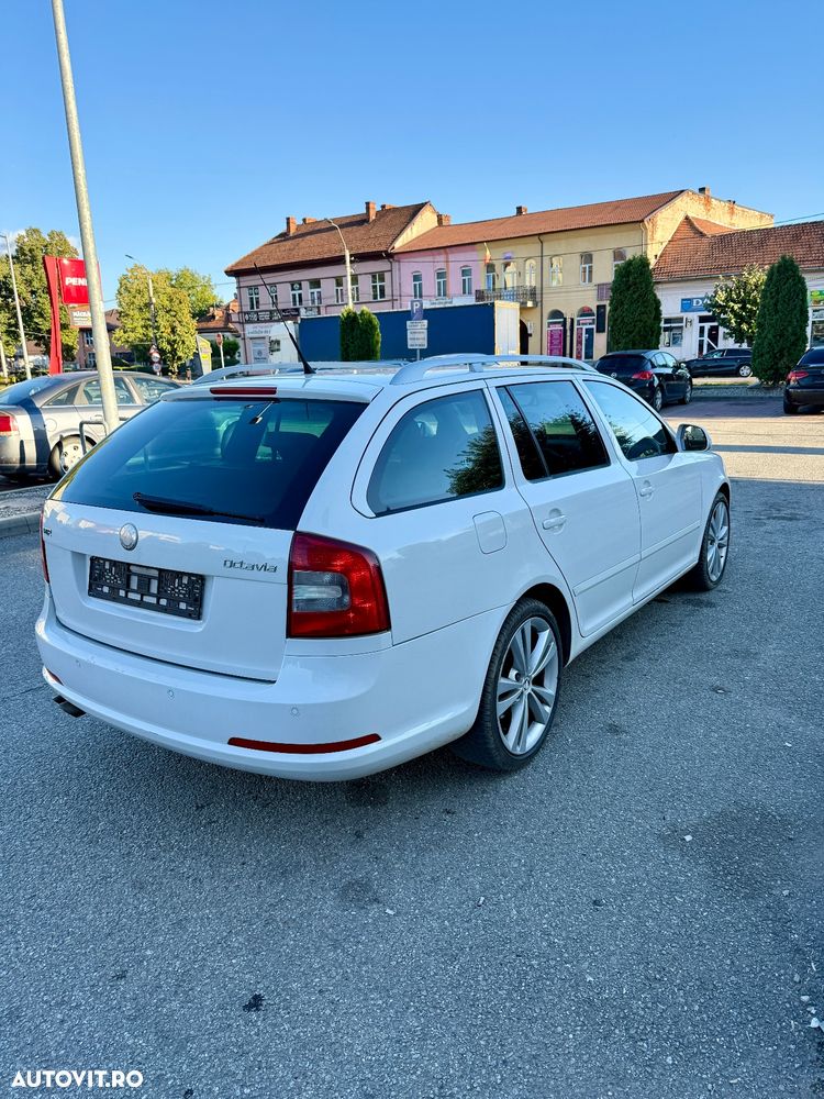 Skoda Octavia Combi 2.0 TDI CR DPF DSG RS - 4