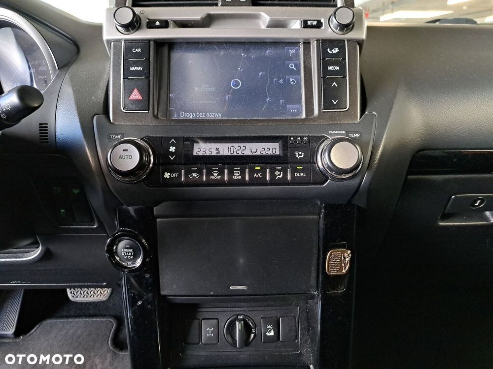 Toyota Land Cruiser - 22
