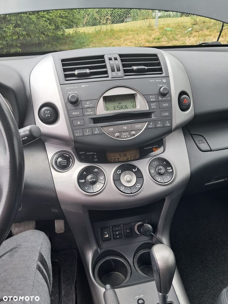 Toyota RAV4 2.0 VVT-i Premium - 8