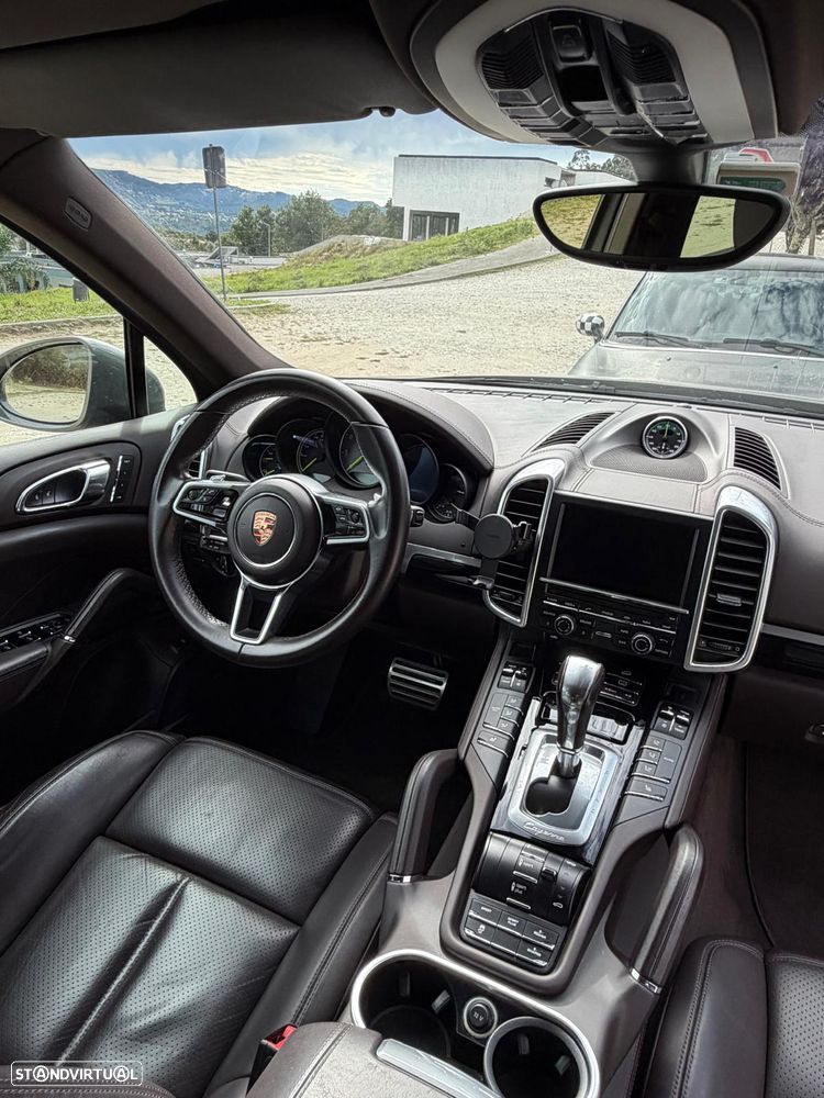 Porsche Cayenne S - 23