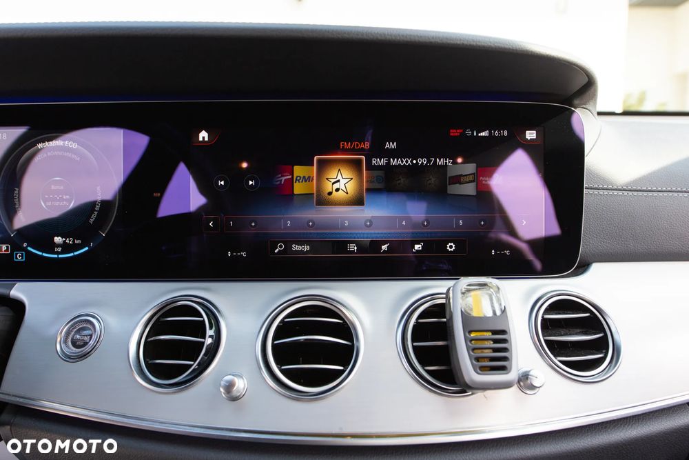 Mercedes-Benz Klasa E 300 4Matic 9G-TRONIC AMG Line - 26