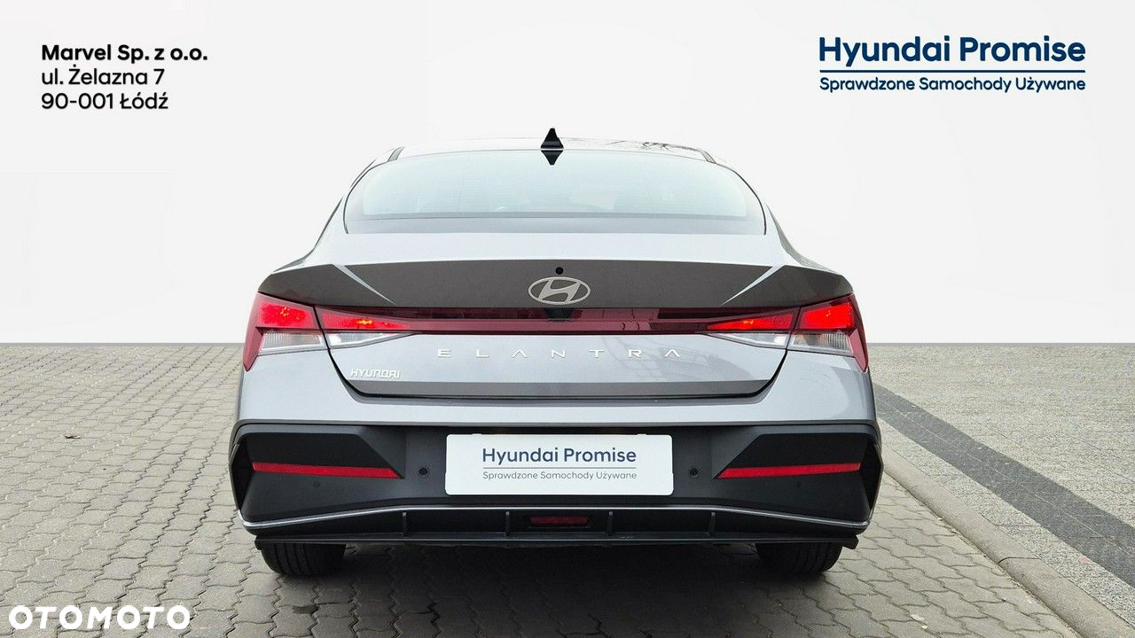 Hyundai Elantra - 4