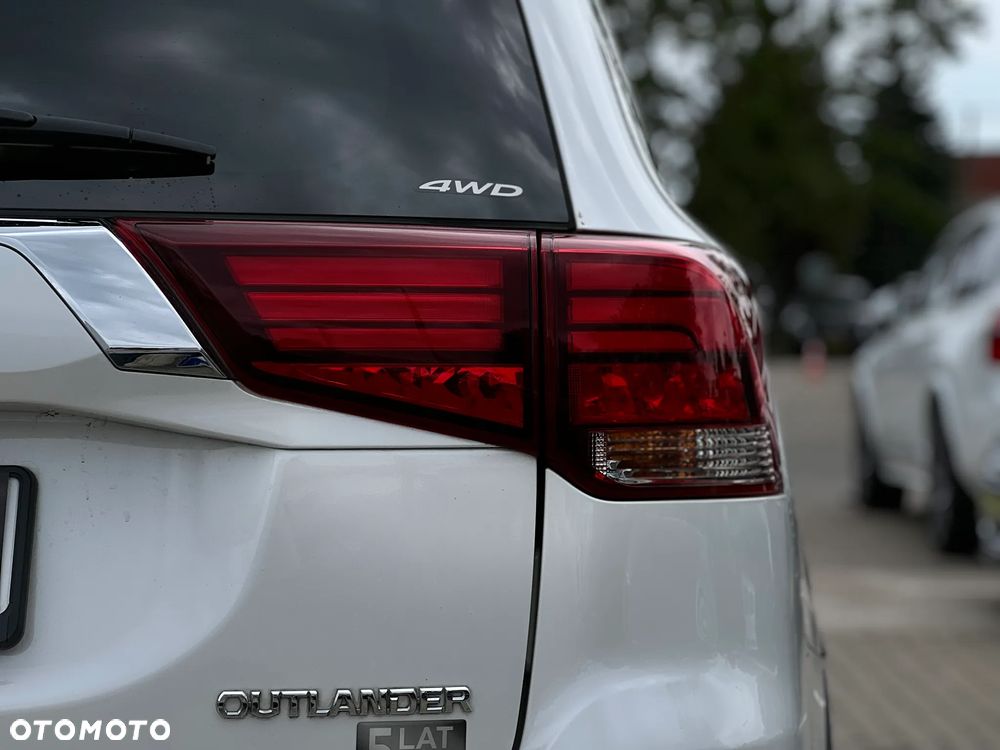 Mitsubishi Outlander - 12
