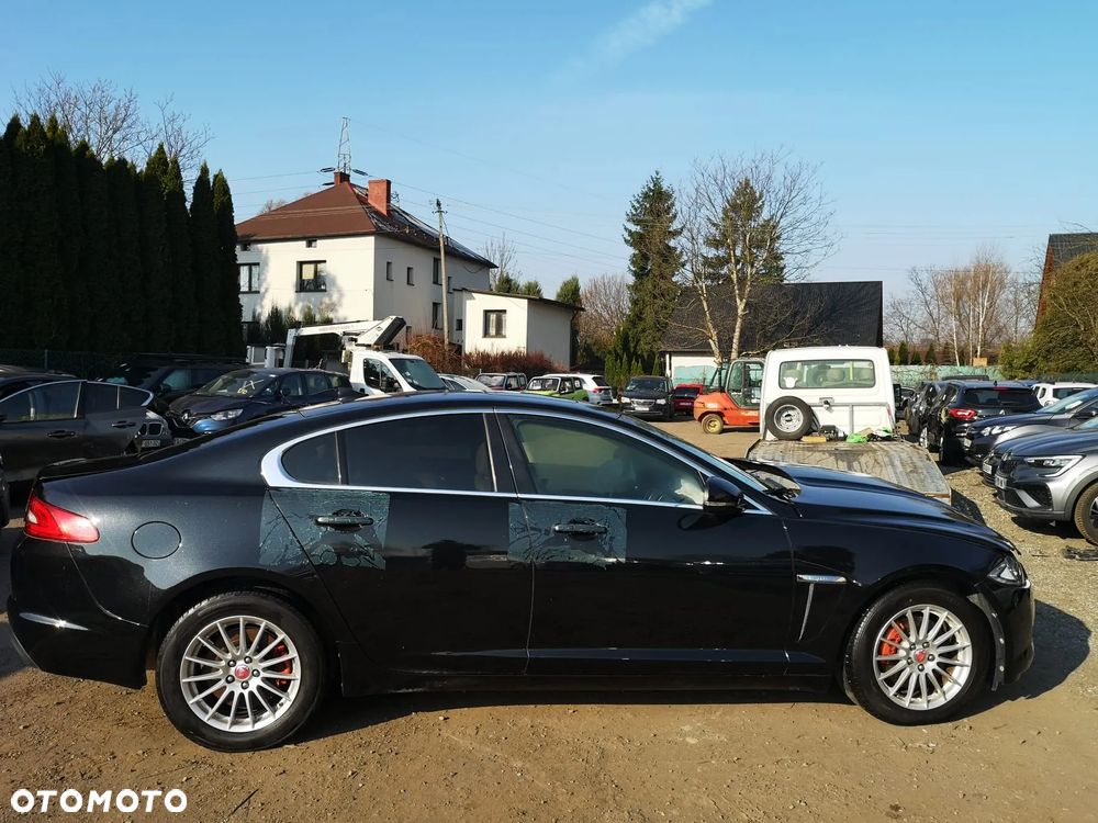 Jaguar XF 2.2 D Premium Luxury - 3