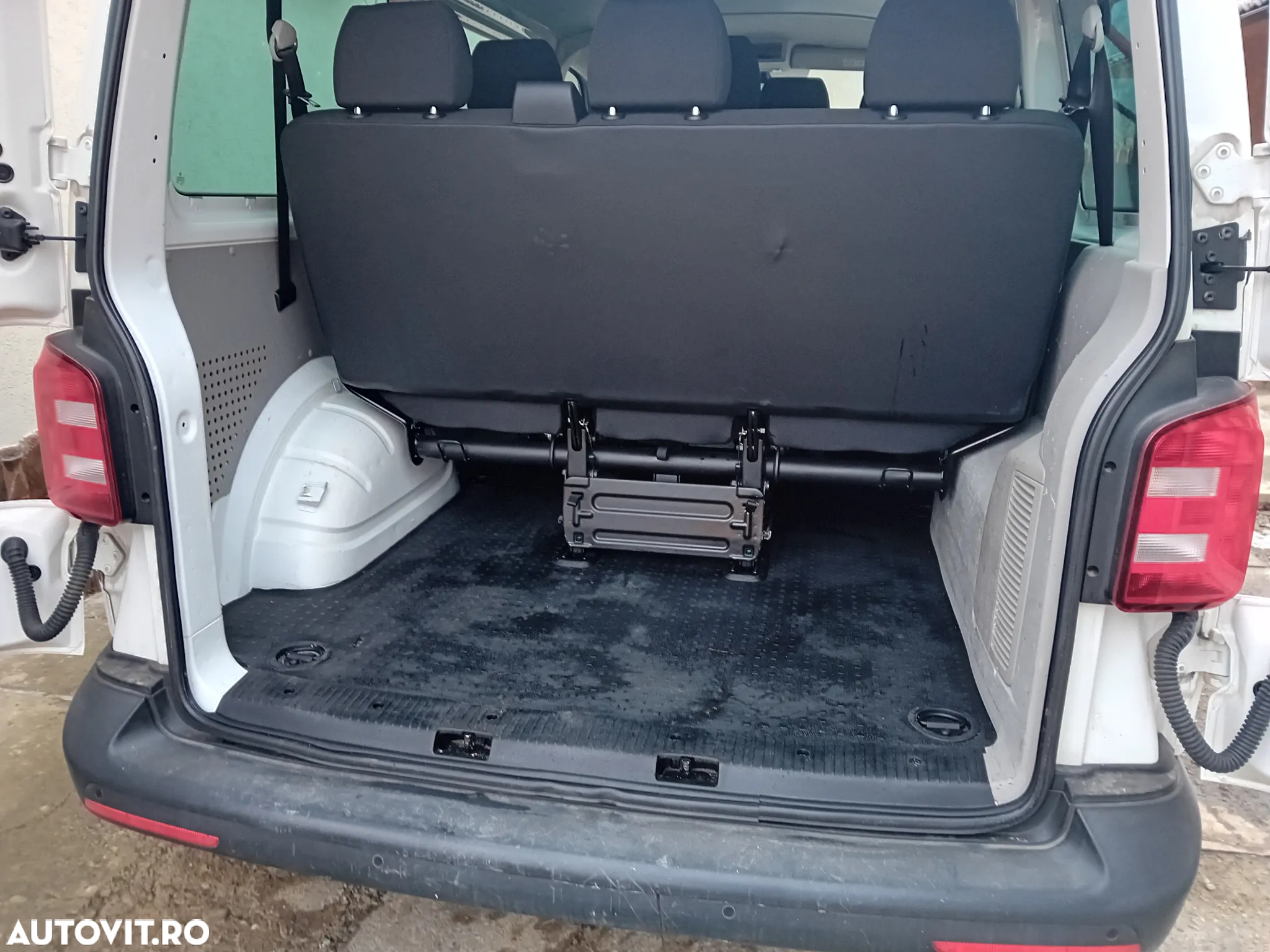 Volkswagen Transporter Kombi T6 2.0 TDI 75 kW KR - 11