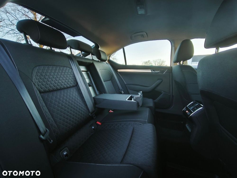 Skoda Superb 2.0 TDI SCR 4x4 Ambition DSG - 9