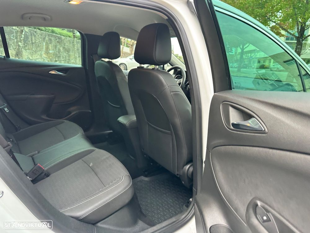 Opel Astra 1.6 CDTI Dynamic Sport S/S - 39