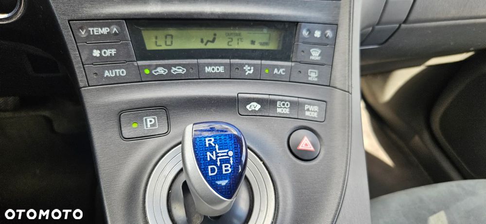 Toyota Prius (Hybrid) - 33
