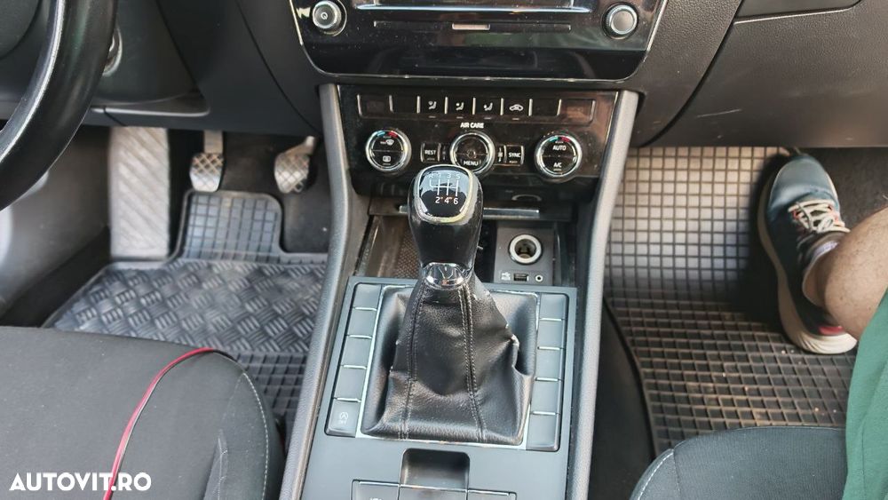 Skoda Superb 2.0 TDI Ambition - 14