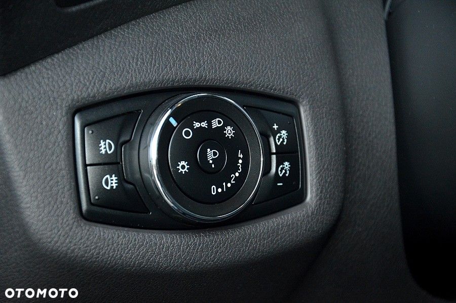 Ford Tourneo Connect 1.5 TDCi Start-Stop Titanium - 28