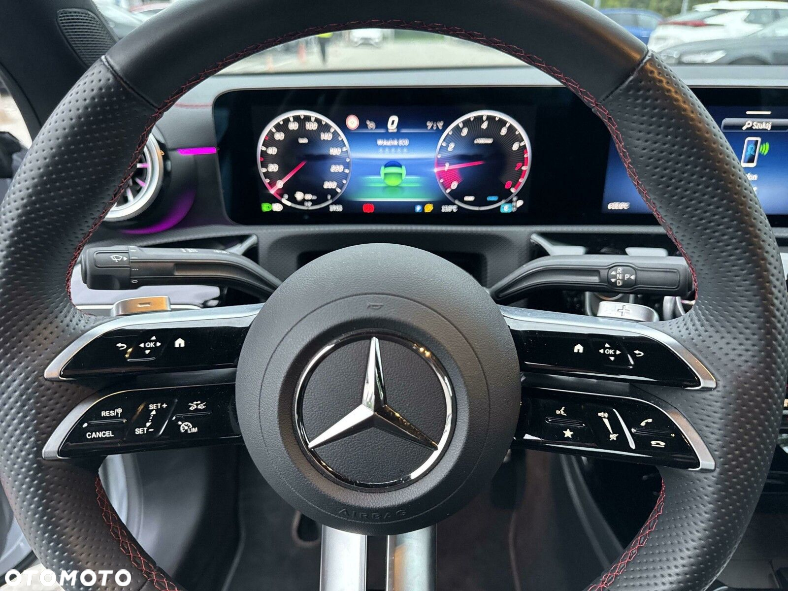 Mercedes-Benz CLA - 12