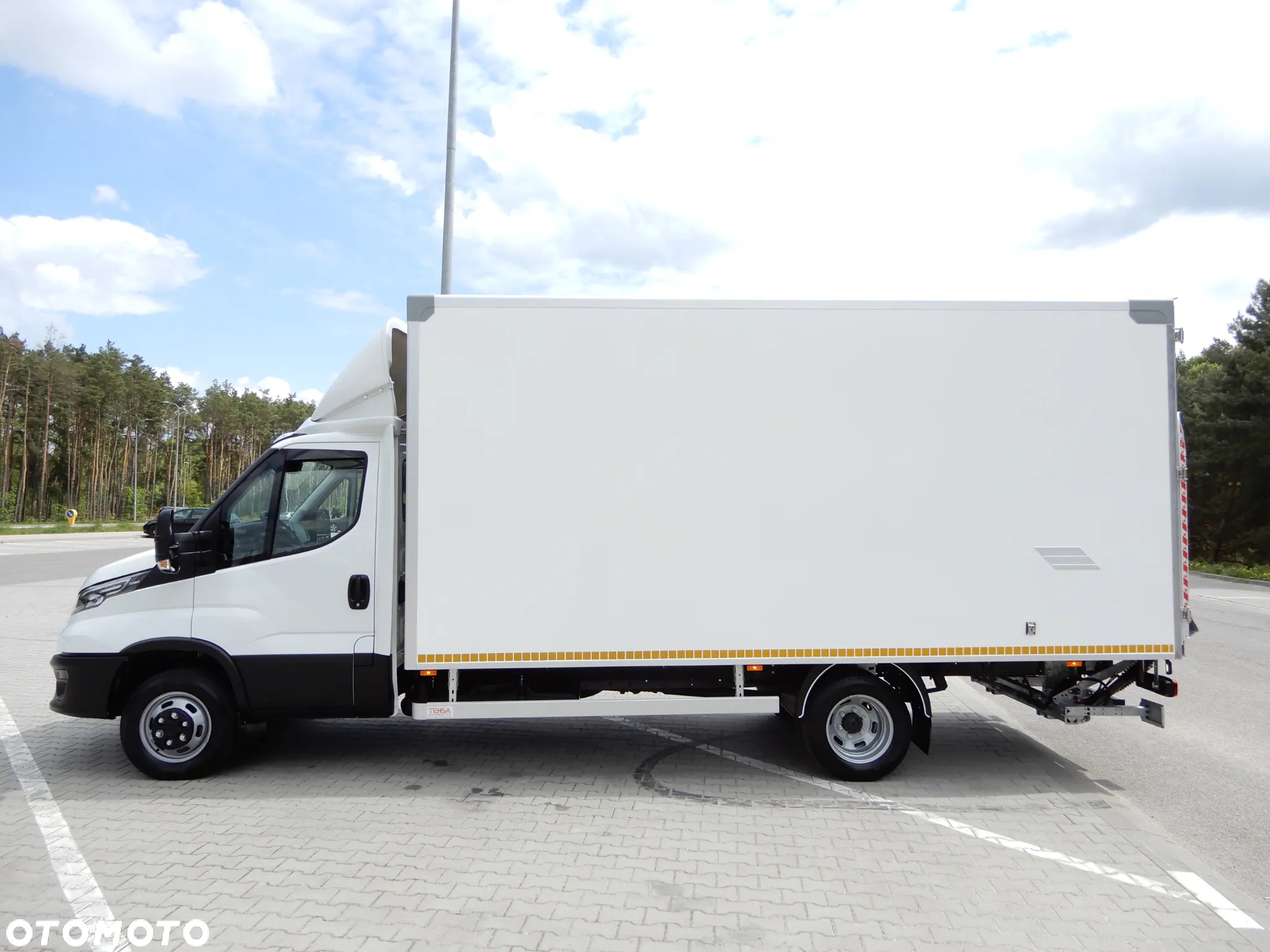 Iveco DAILY 50C18 Hi-Matic Kontener 10 E.Palet 4.91 Cm Boczne Drzwi + Winda Załadowcza DHOLLANDIA 1000 Kg Rozstaw Osi 4350 mm WZMACNIANY Tempomat Aktywny Full LED 16 Tys Km GWARANCJA FABRYCZNA Stan FABRYCZNIE NOWY DOSTĘPNY OKAZJA - 6