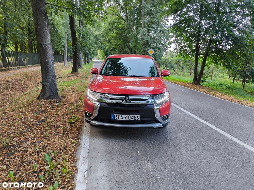 Mitsubishi Outlander - 2