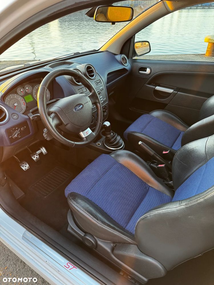 Ford Fiesta - 10