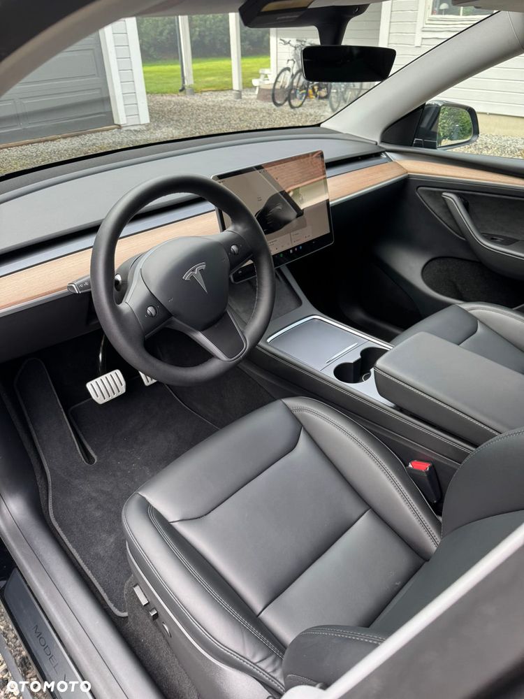 Tesla Y Long Range AWD - 12