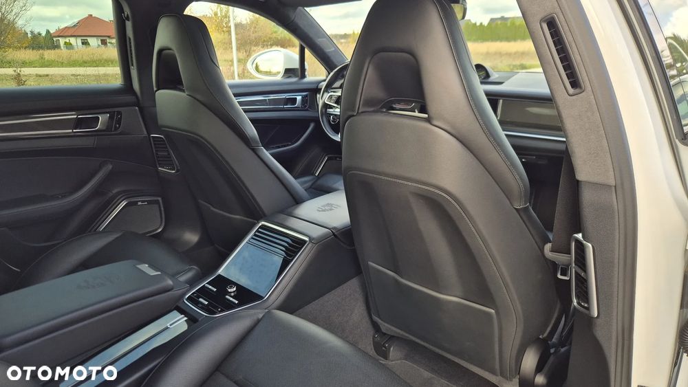Porsche Panamera 4 E-Hybrid - 19
